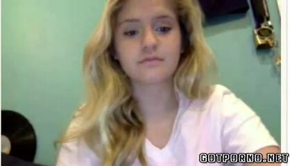 Hot 18 Year Old Blonde Plays Omegle Game - PornRabbit.com